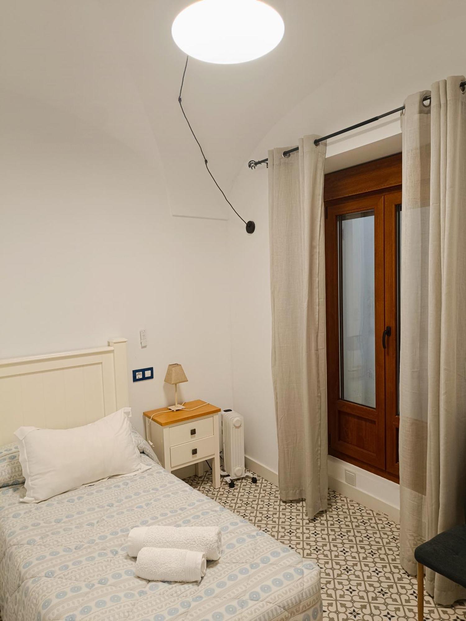 Al-Qazeres Suites Cáceres Exterior photo
