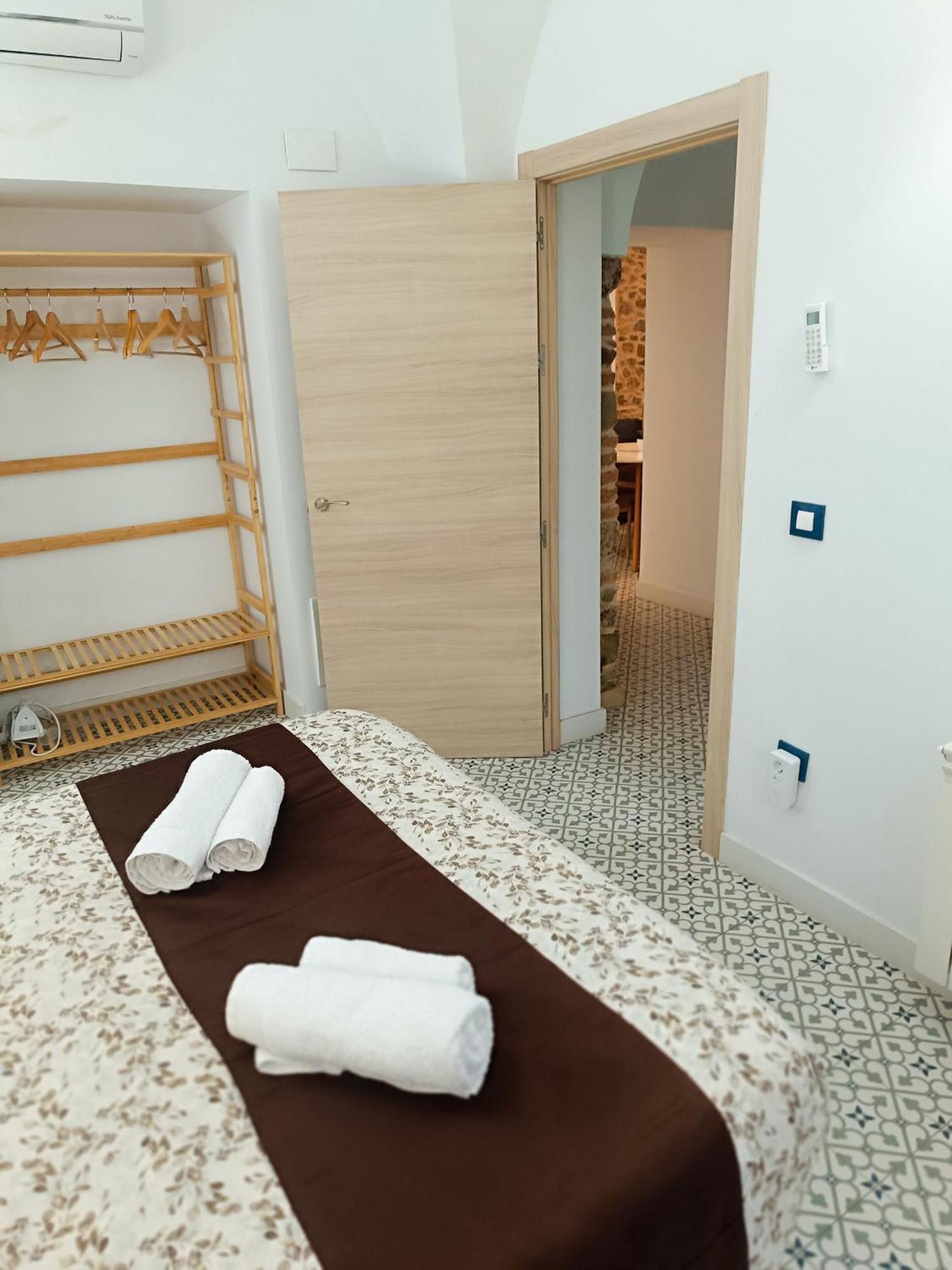 Al-Qazeres Suites Cáceres Exterior photo