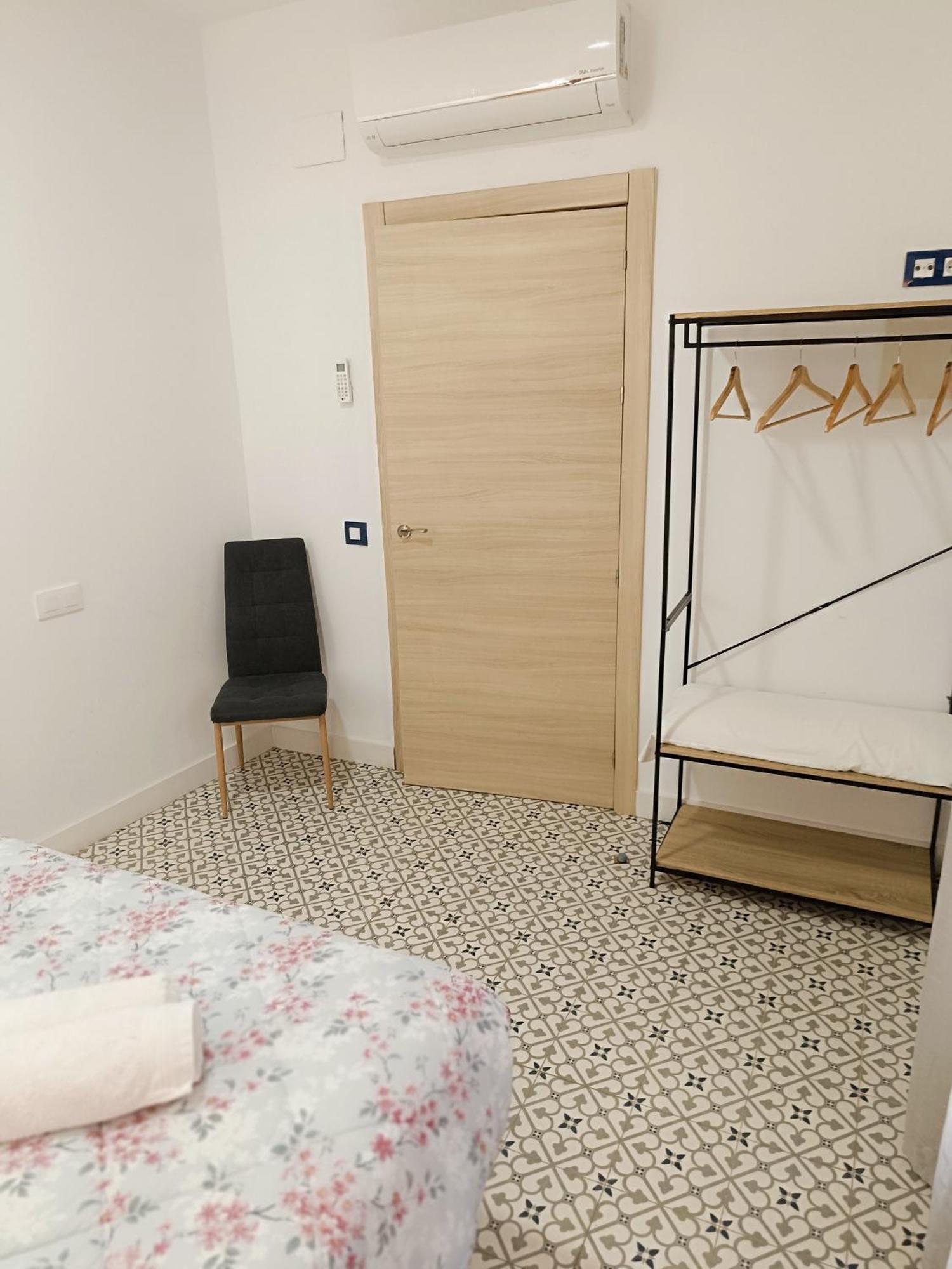 Al-Qazeres Suites Cáceres Exterior photo