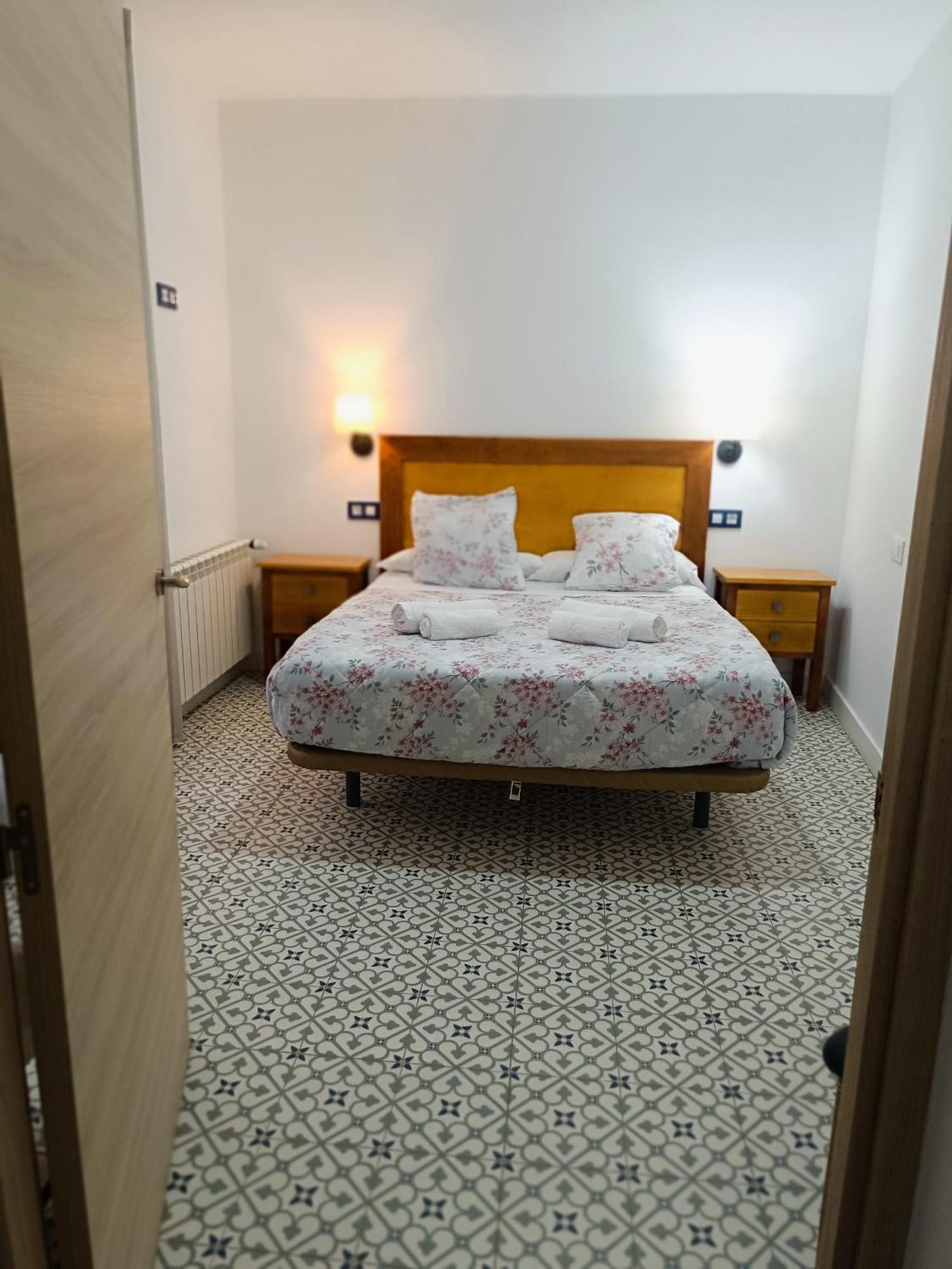 Al-Qazeres Suites Cáceres Exterior photo